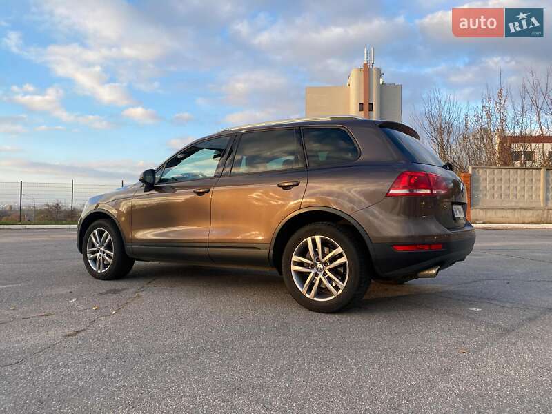 Позашляховик / Кросовер Volkswagen Touareg 2012 в Харкові