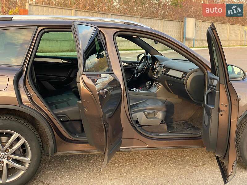 Позашляховик / Кросовер Volkswagen Touareg 2012 в Харкові