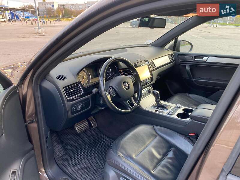 Позашляховик / Кросовер Volkswagen Touareg 2012 в Харкові