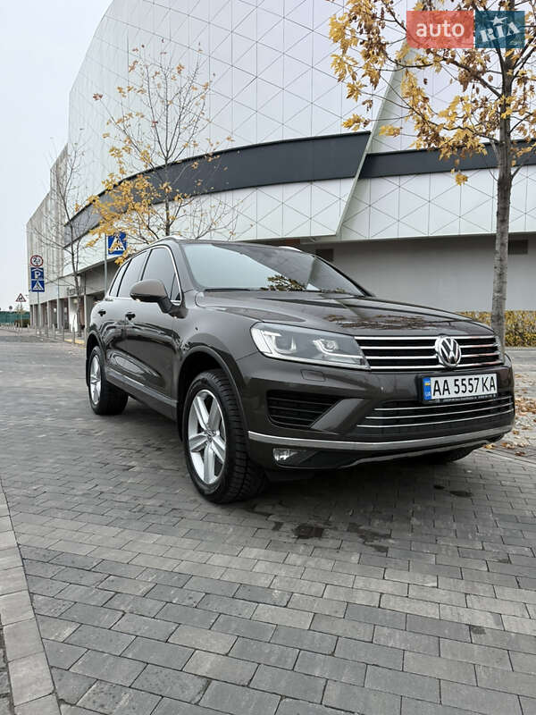 Позашляховик / Кросовер Volkswagen Touareg 2016 в Києві