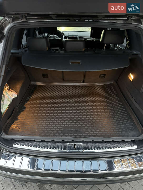 Позашляховик / Кросовер Volkswagen Touareg 2016 в Києві