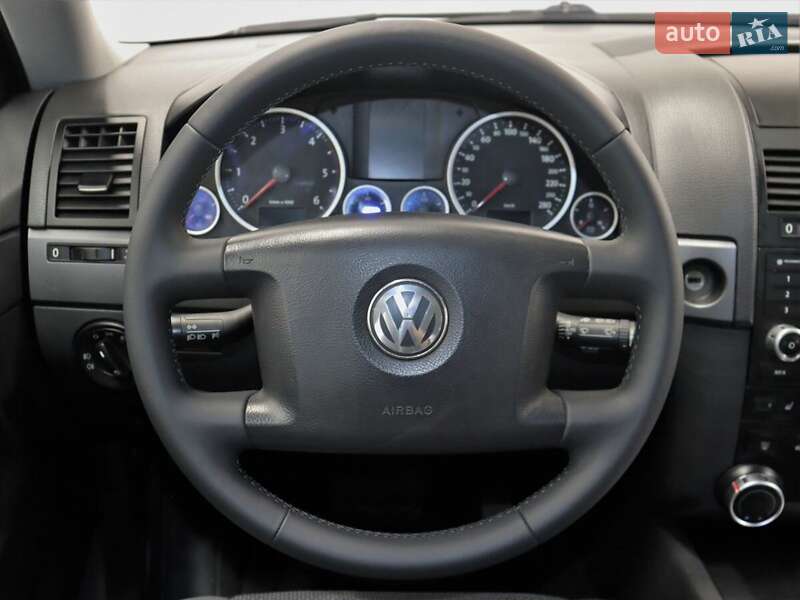 Позашляховик / Кросовер Volkswagen Touareg 2008 в Рівному