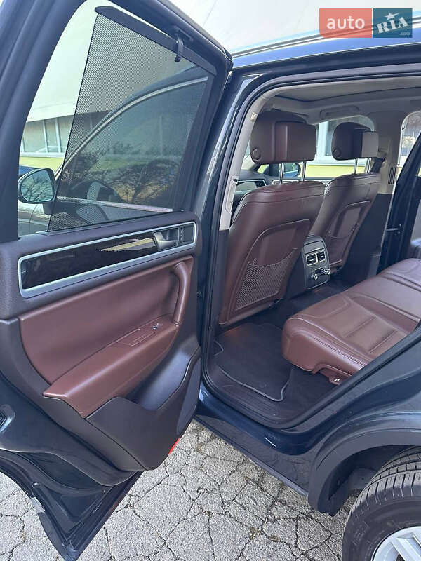 Позашляховик / Кросовер Volkswagen Touareg 2011 в Кам'янець-Подільському