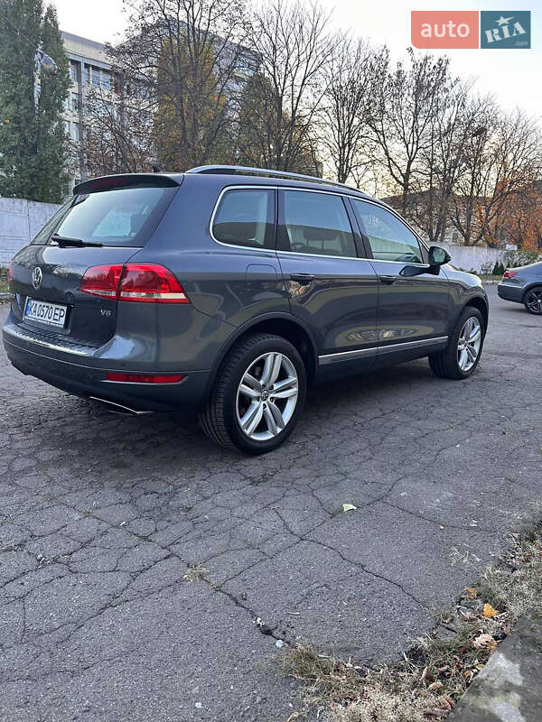 Позашляховик / Кросовер Volkswagen Touareg 2011 в Кам'янець-Подільському