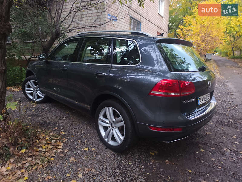 Позашляховик / Кросовер Volkswagen Touareg 2011 в Кам'янець-Подільському