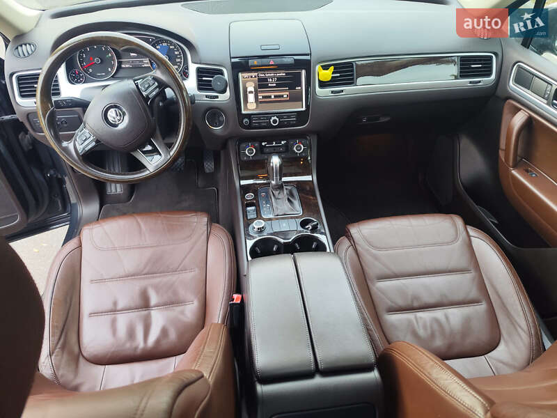 Позашляховик / Кросовер Volkswagen Touareg 2011 в Кам'янець-Подільському