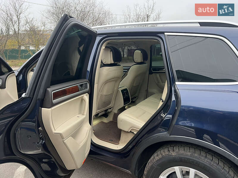 Внедорожник / Кроссовер Volkswagen Touareg 2012 в Белой Церкви