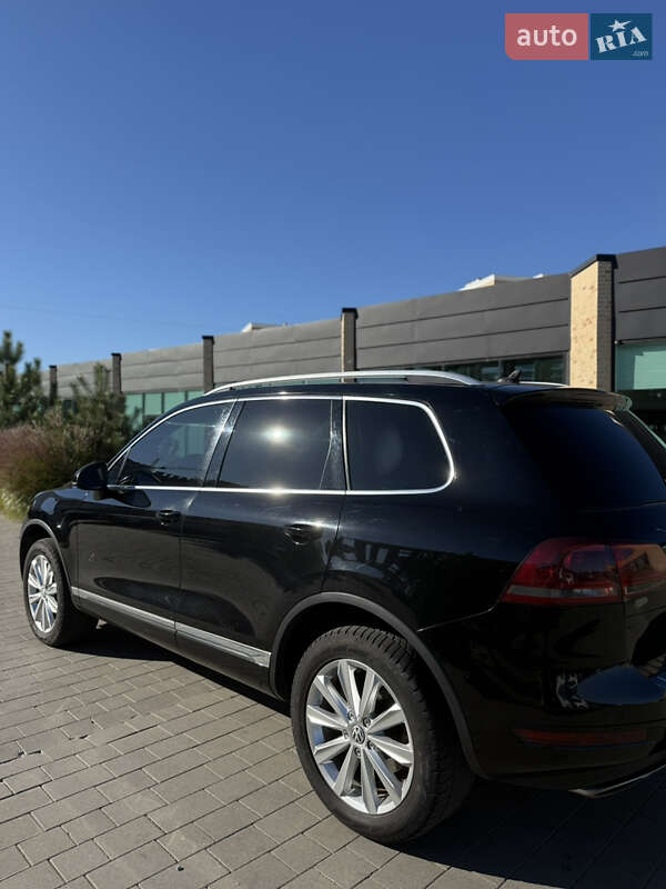 Позашляховик / Кросовер Volkswagen Touareg 2013 в Хмельницькому