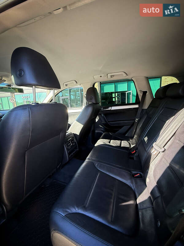 Позашляховик / Кросовер Volkswagen Touareg 2013 в Хмельницькому