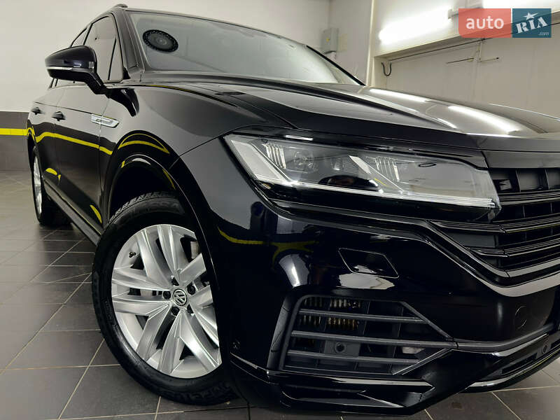 Позашляховик / Кросовер Volkswagen Touareg 2019 в Козятині