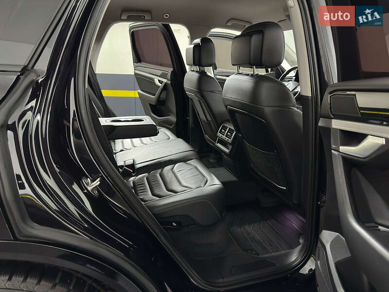 Позашляховик / Кросовер Volkswagen Touareg 2019 в Козятині