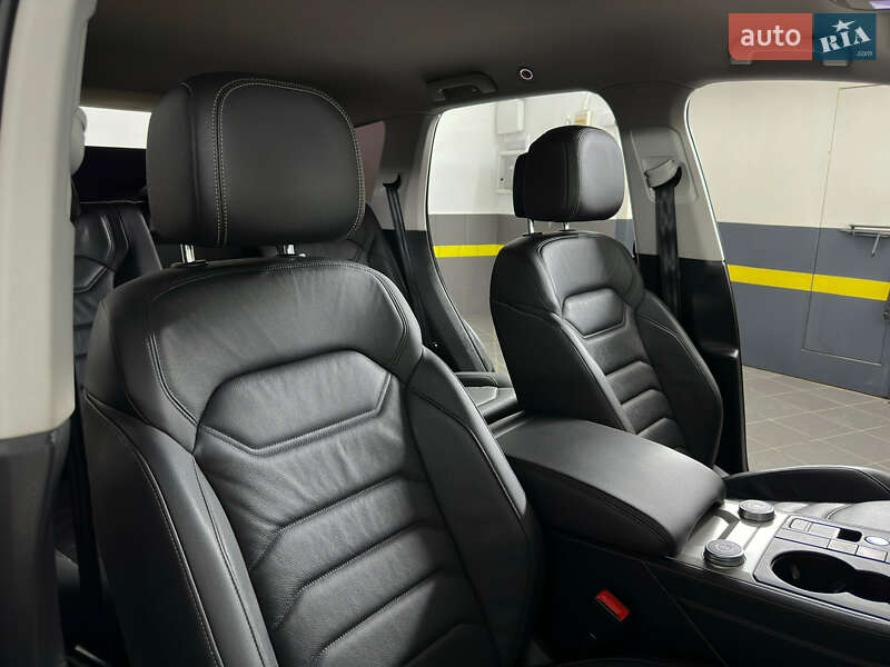 Позашляховик / Кросовер Volkswagen Touareg 2019 в Козятині