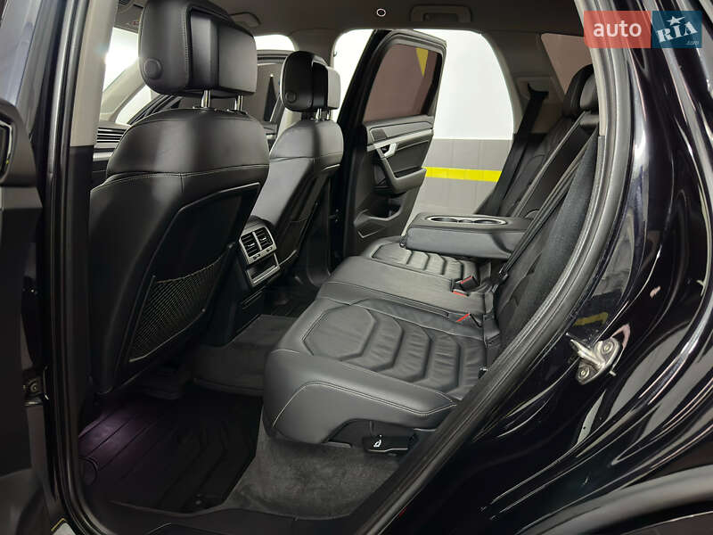 Позашляховик / Кросовер Volkswagen Touareg 2019 в Козятині