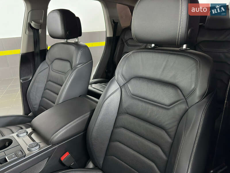 Позашляховик / Кросовер Volkswagen Touareg 2019 в Козятині
