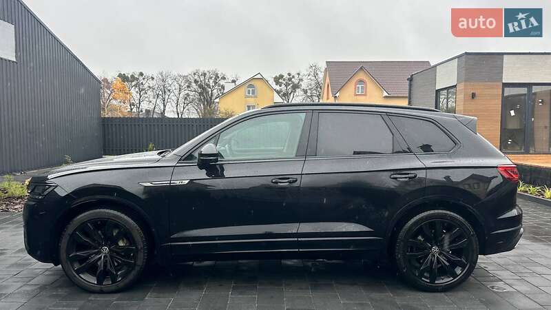 Позашляховик / Кросовер Volkswagen Touareg 2020 в Рівному