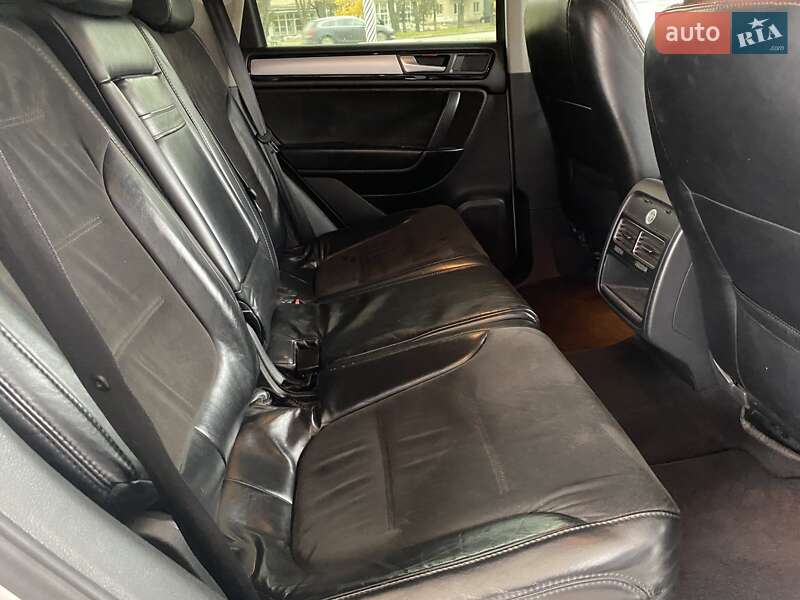 Позашляховик / Кросовер Volkswagen Touareg 2012 в Миколаєві