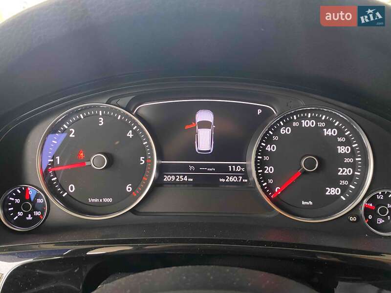 Позашляховик / Кросовер Volkswagen Touareg 2012 в Миколаєві