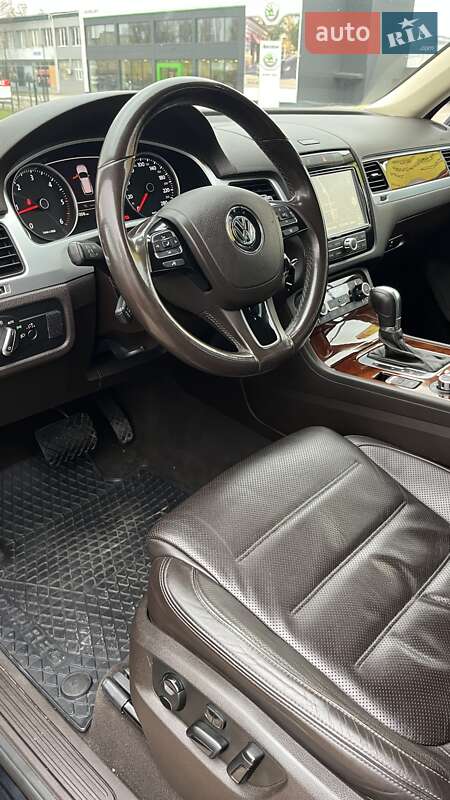 Позашляховик / Кросовер Volkswagen Touareg 2014 в Миколаєві