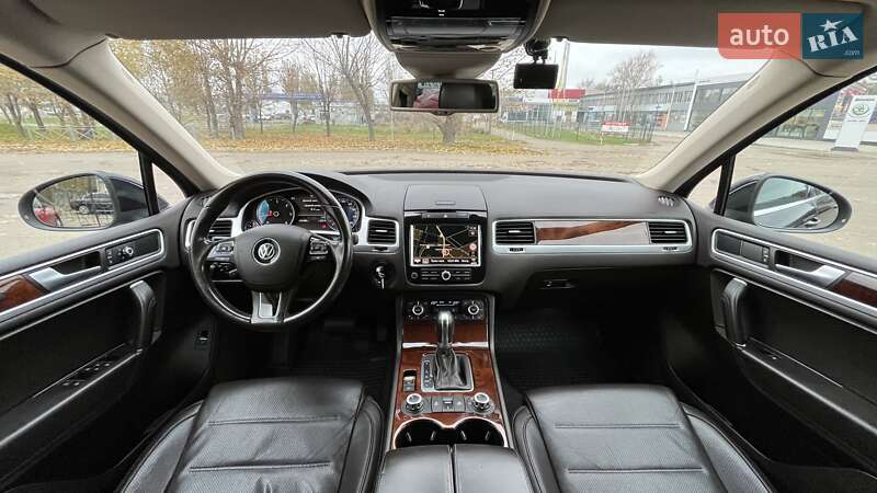 Позашляховик / Кросовер Volkswagen Touareg 2014 в Миколаєві