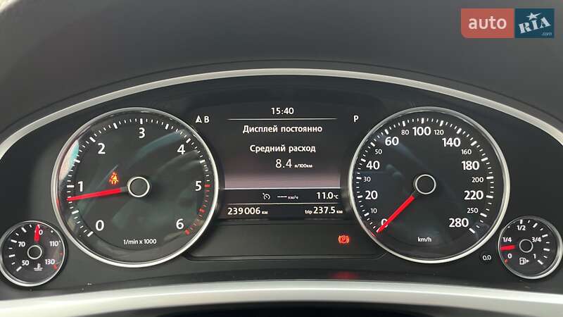 Позашляховик / Кросовер Volkswagen Touareg 2014 в Миколаєві