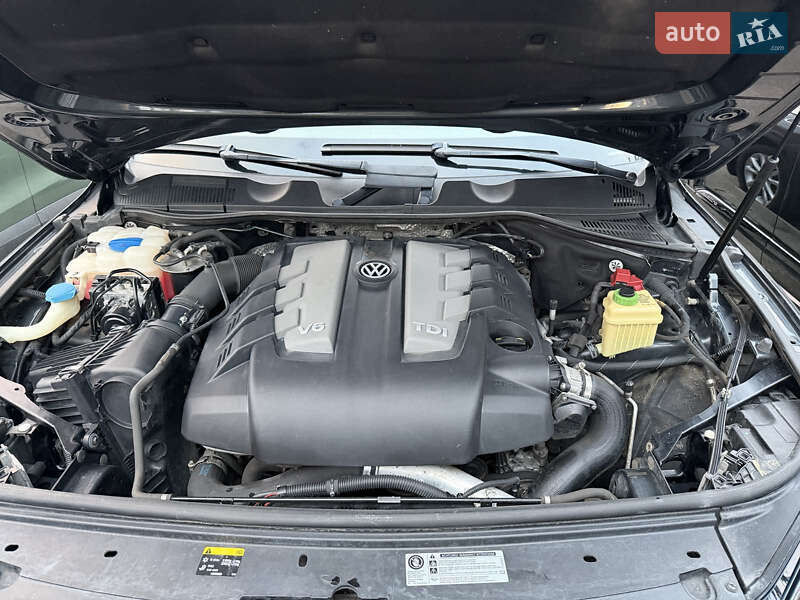 Внедорожник / Кроссовер Volkswagen Touareg 2013 в Львове