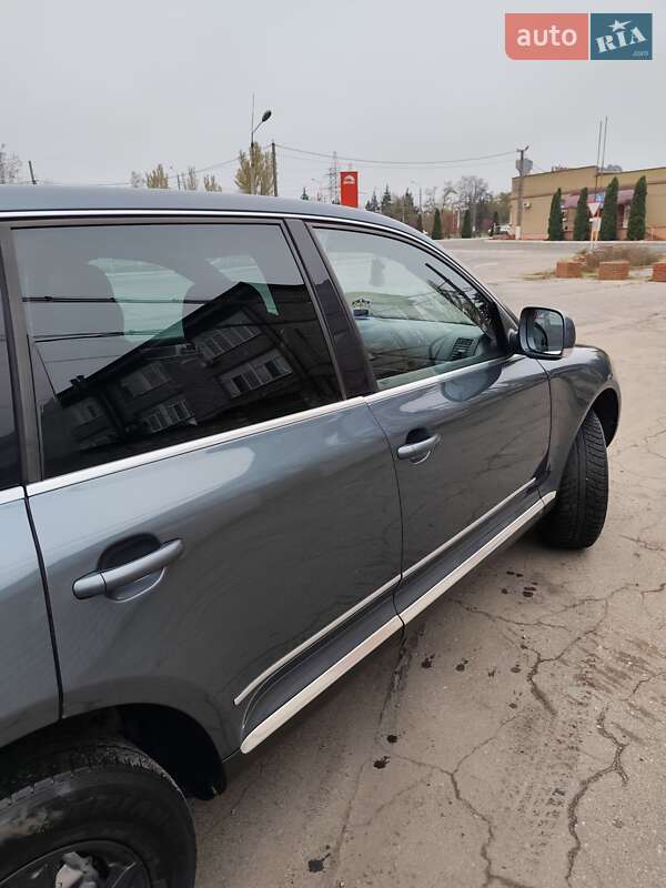 Позашляховик / Кросовер Volkswagen Touareg 2006 в Краматорську