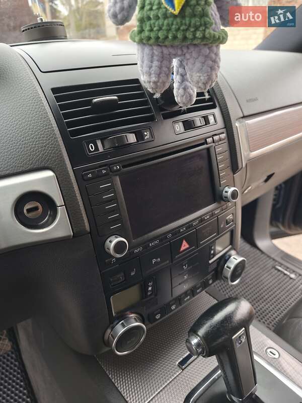 Позашляховик / Кросовер Volkswagen Touareg 2006 в Краматорську