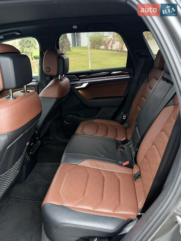 Позашляховик / Кросовер Volkswagen Touareg 2024 в Києві