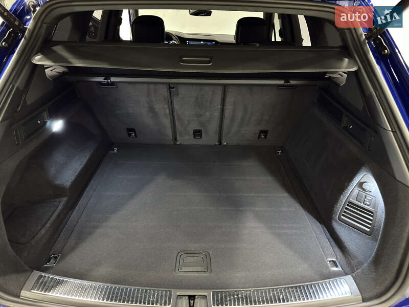 Позашляховик / Кросовер Volkswagen Touareg 2022 в Києві