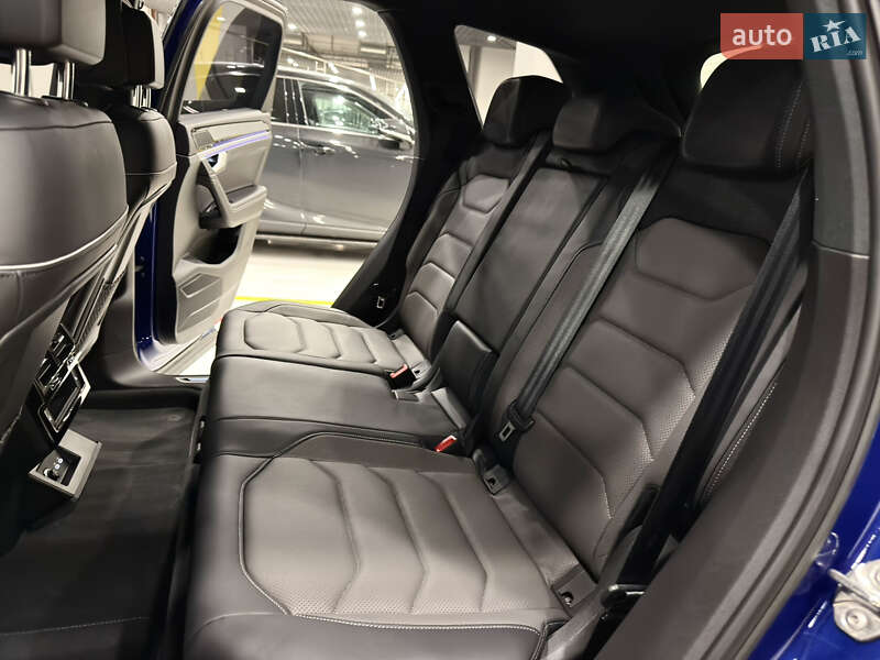 Позашляховик / Кросовер Volkswagen Touareg 2022 в Києві