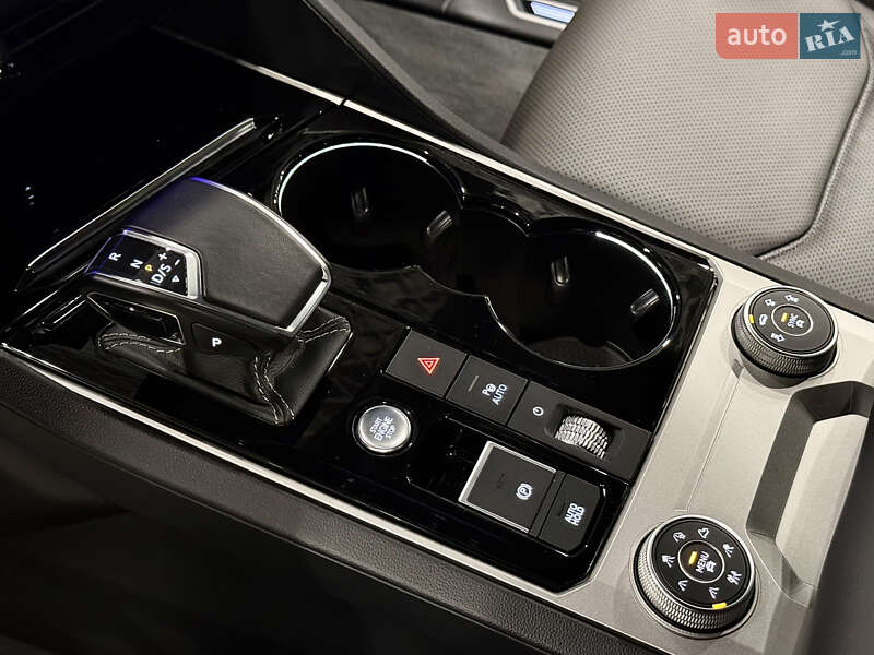 Позашляховик / Кросовер Volkswagen Touareg 2022 в Києві