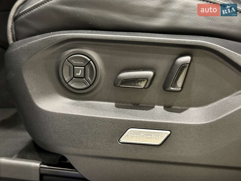 Позашляховик / Кросовер Volkswagen Touareg 2022 в Києві