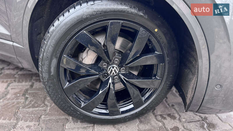 Позашляховик / Кросовер Volkswagen Touareg 2022 в Києві