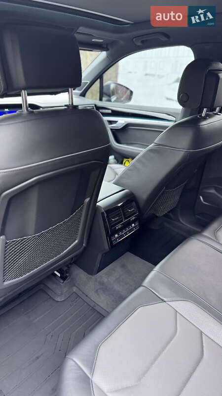 Позашляховик / Кросовер Volkswagen Touareg 2022 в Києві