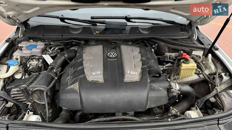 Внедорожник / Кроссовер Volkswagen Touareg 2015 в Киеве