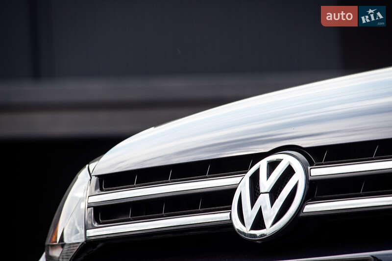 Позашляховик / Кросовер Volkswagen Touareg 2013 в Нововолинську