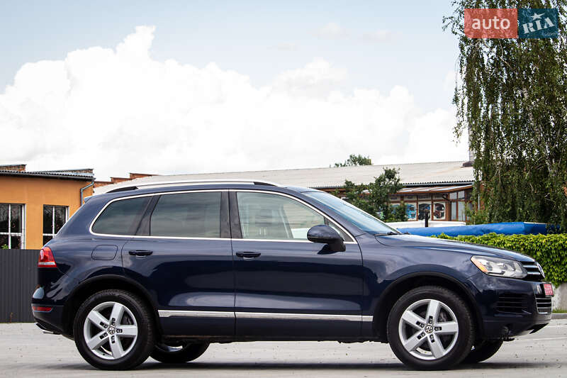 Позашляховик / Кросовер Volkswagen Touareg 2013 в Нововолинську