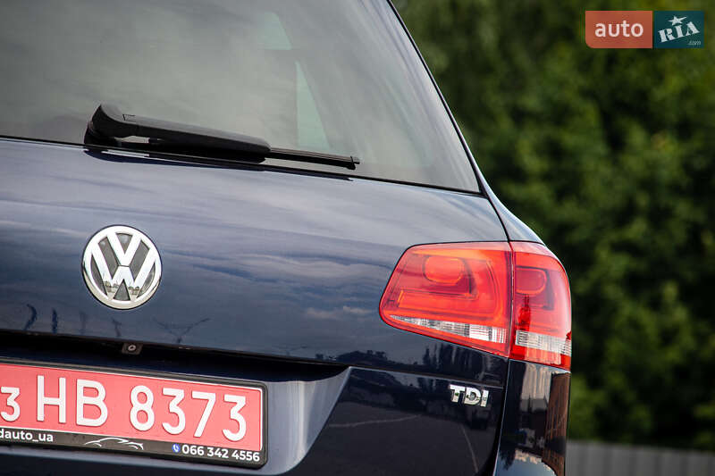 Позашляховик / Кросовер Volkswagen Touareg 2013 в Нововолинську