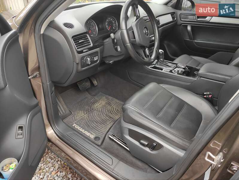 Позашляховик / Кросовер Volkswagen Touareg 2011 в Полтаві