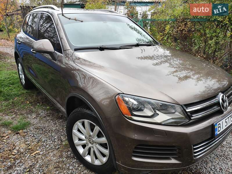 Позашляховик / Кросовер Volkswagen Touareg 2011 в Полтаві