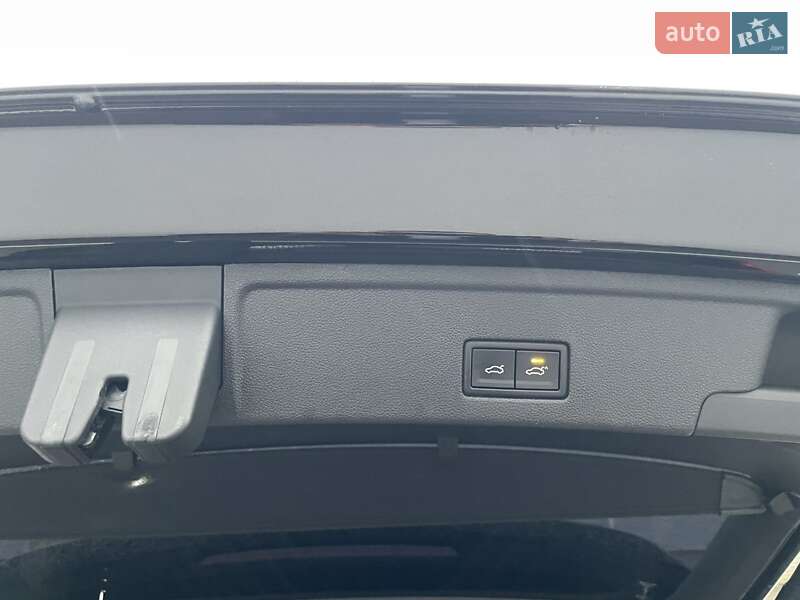 Позашляховик / Кросовер Volkswagen Touareg 2022 в Харкові