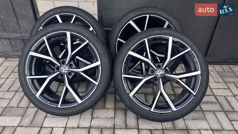 Позашляховик / Кросовер Volkswagen Touareg 2022 в Києві