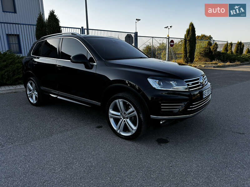 Внедорожник / Кроссовер Volkswagen Touareg 2015 в Новомосковске