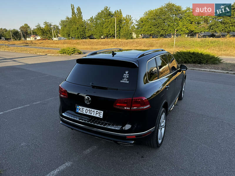 Внедорожник / Кроссовер Volkswagen Touareg 2015 в Новомосковске