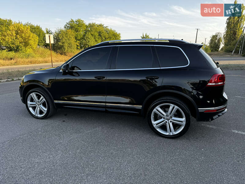 Внедорожник / Кроссовер Volkswagen Touareg 2015 в Новомосковске