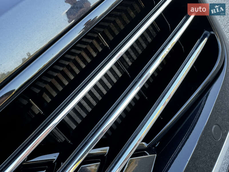 Внедорожник / Кроссовер Volkswagen Touareg 2015 в Новомосковске