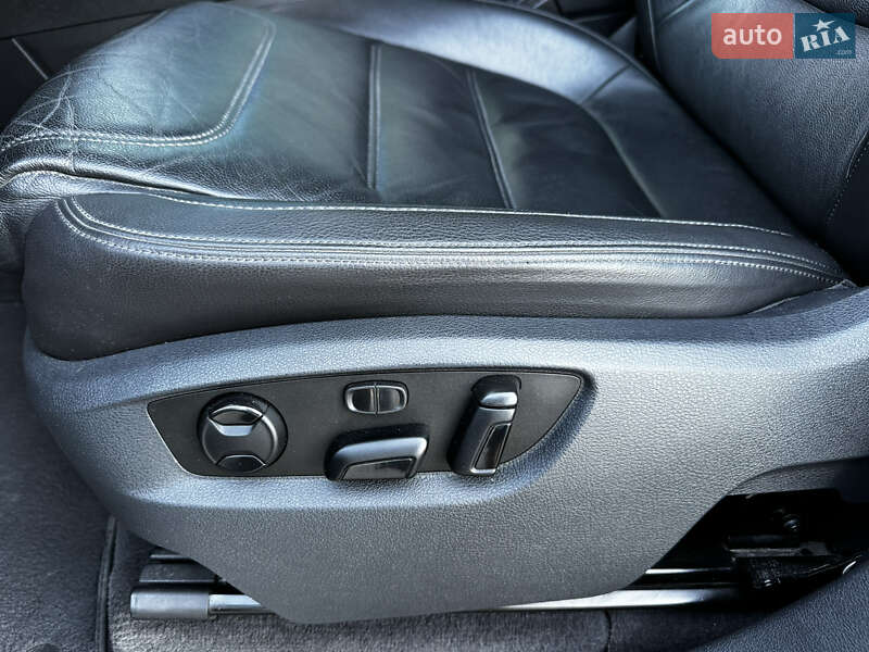 Внедорожник / Кроссовер Volkswagen Touareg 2015 в Новомосковске