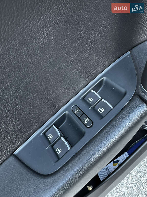 Внедорожник / Кроссовер Volkswagen Touareg 2015 в Новомосковске