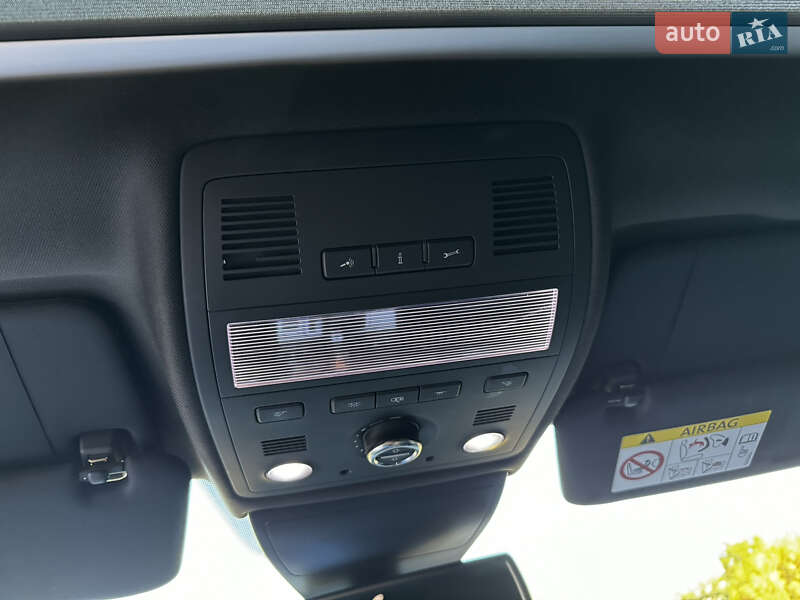 Внедорожник / Кроссовер Volkswagen Touareg 2015 в Новомосковске