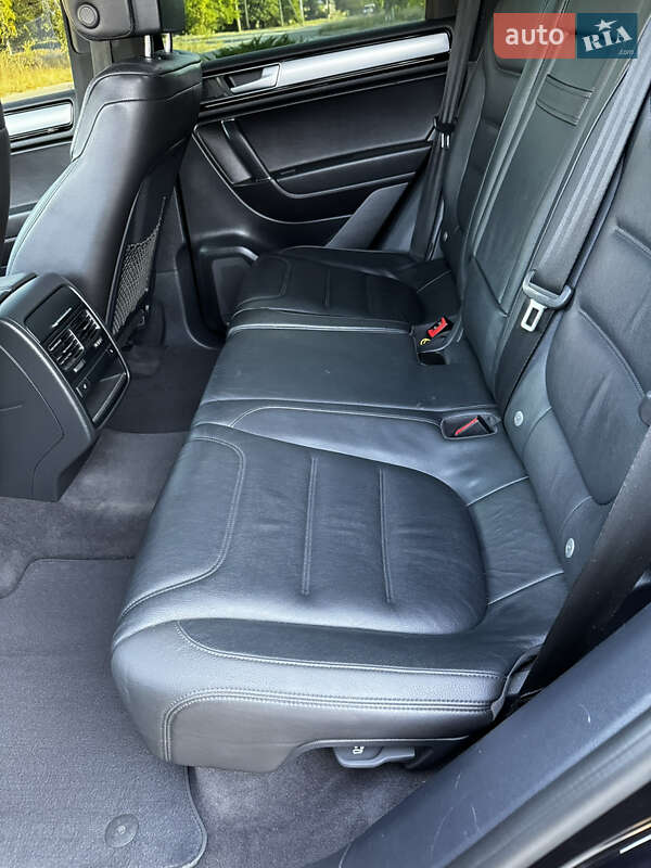 Внедорожник / Кроссовер Volkswagen Touareg 2015 в Новомосковске